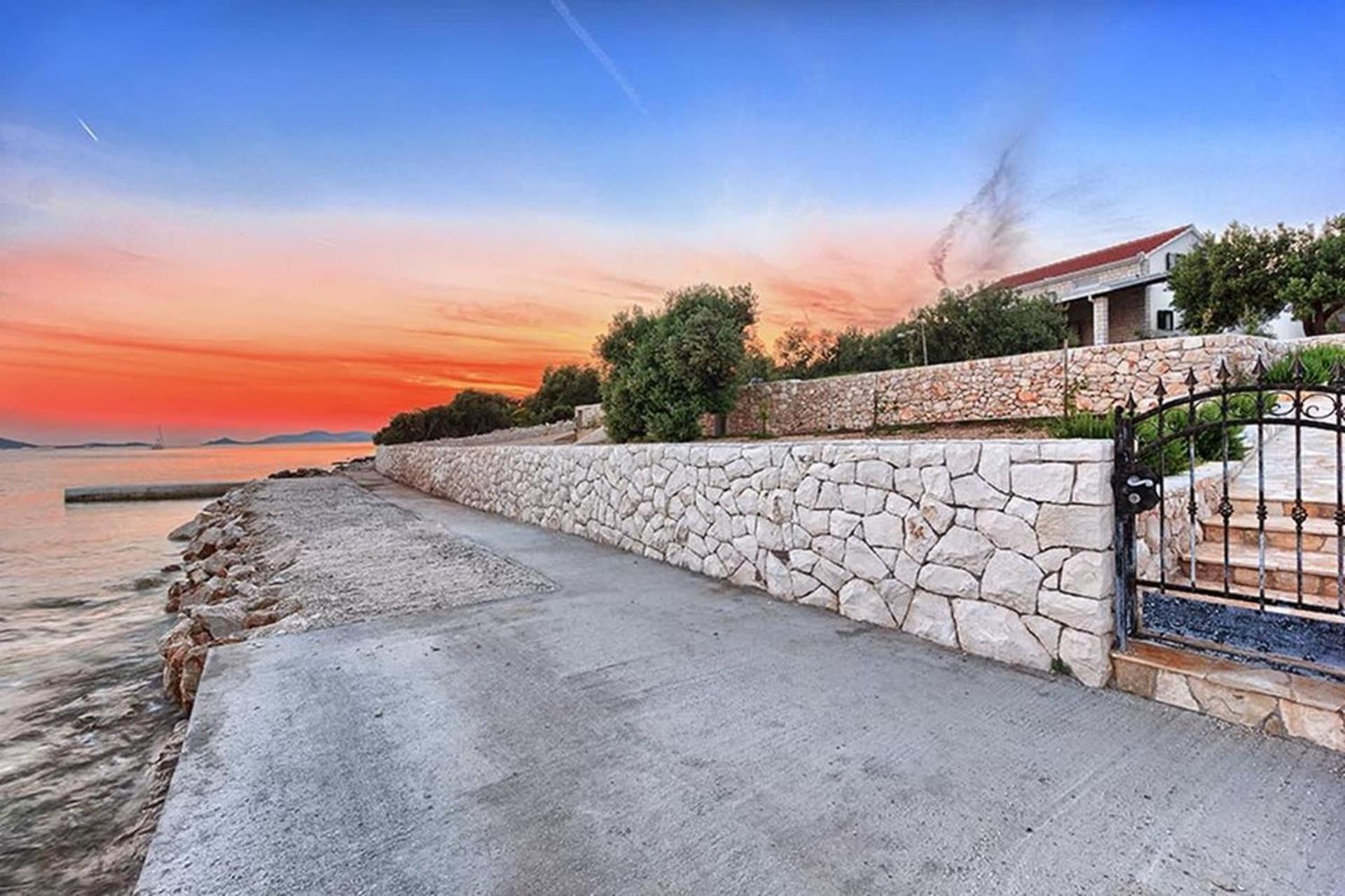 Traditional Dalmatian Stone House By The Sea Okrug Gornji Luaran gambar
